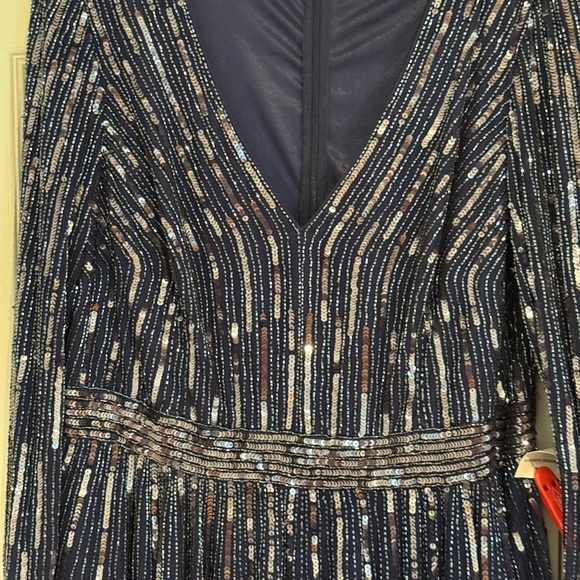 NWT Mac Duggal 4977 Sequined V-Neck Illusion Sleeve A-Line Gown Midnight Size 16 - Picture 7 of 11